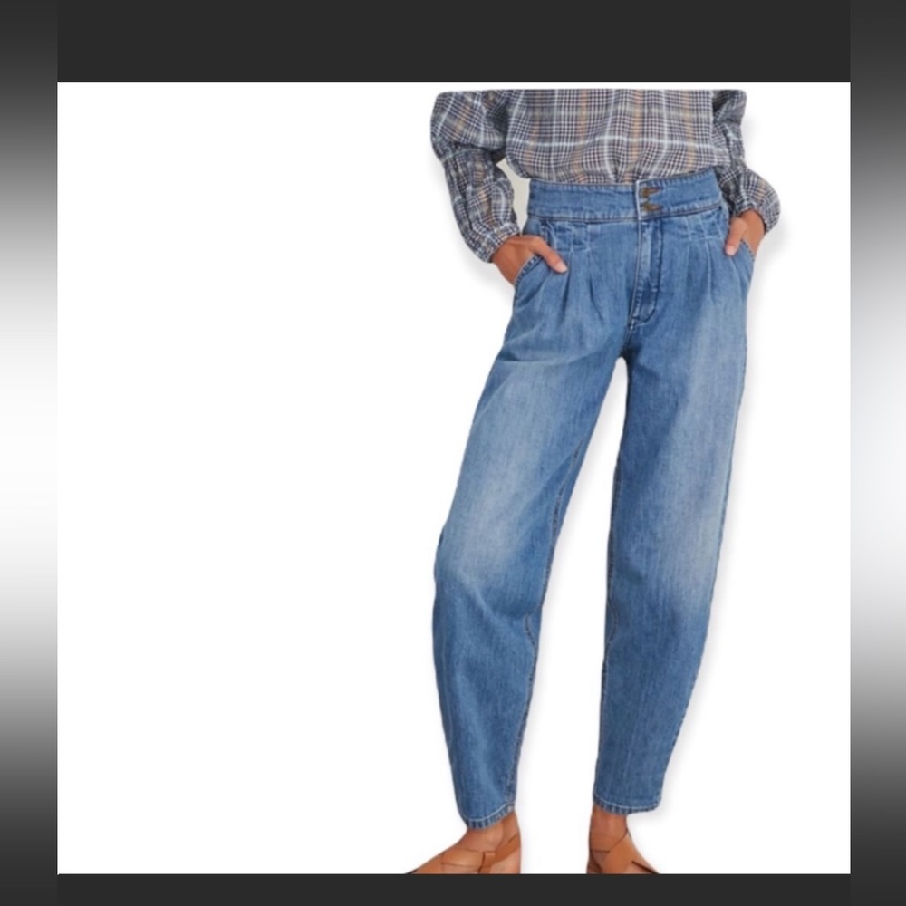 COPY - Blank NYC pleated front high waisted jeans. Baggy/relaxed legs. NWT.